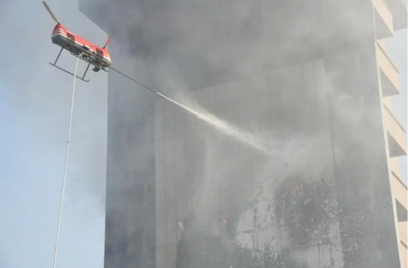 【万民观点】香港大埔火灾扑救：无人机灭火并非“无效选项”